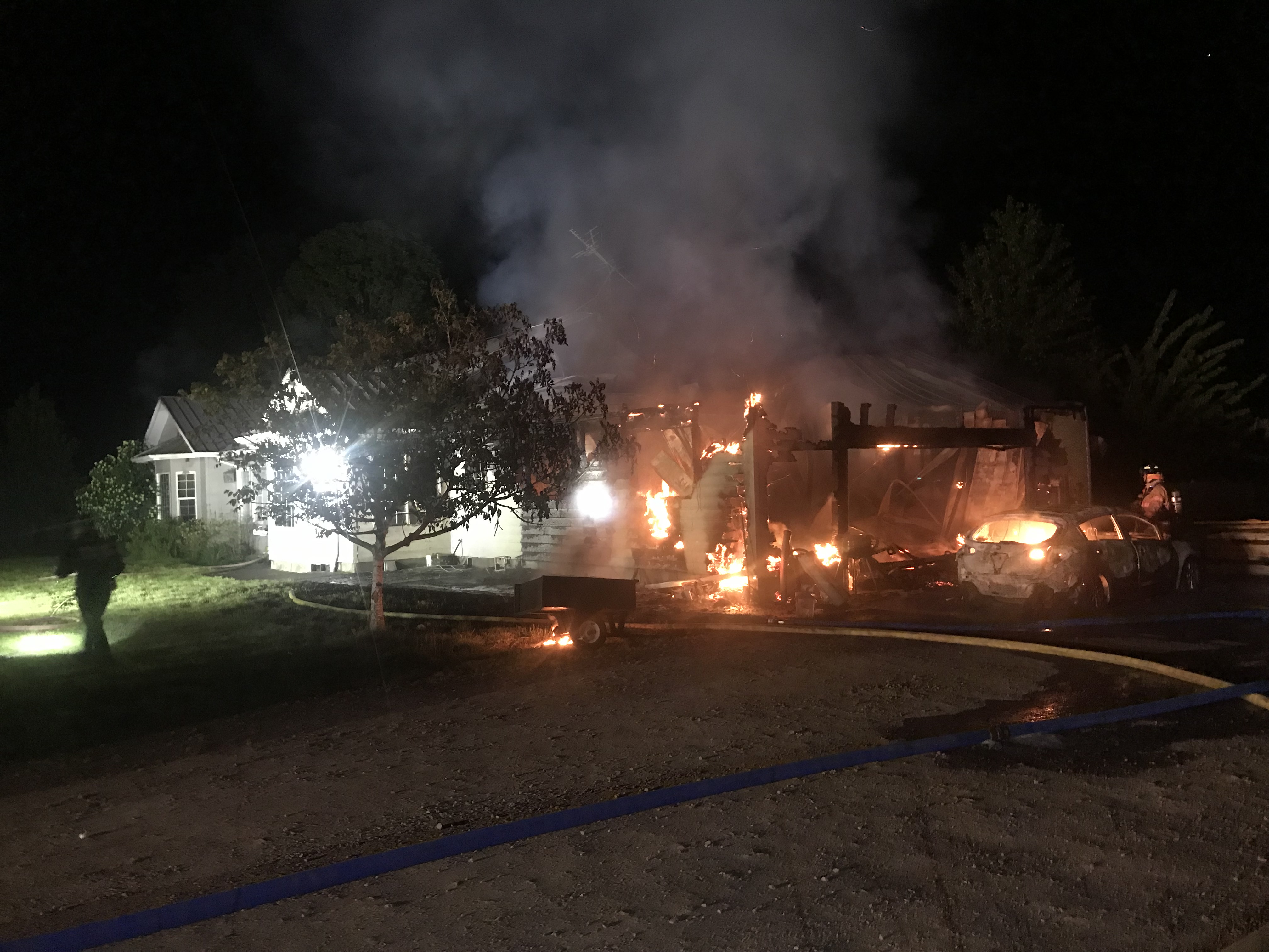 early-morning-fire-damages-home-in-dallas-displaces-four-1430-kykn